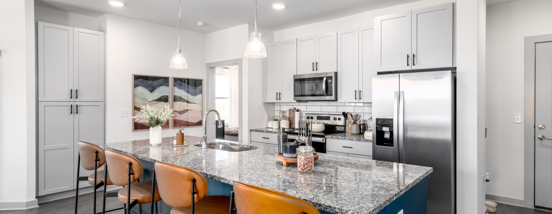 spacious kitchen islad